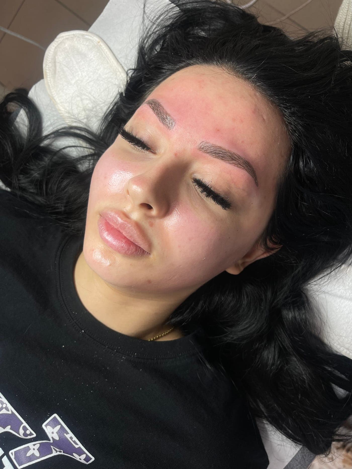 Microblading Frankfurt – volle natürliche Augenbrauen nach Behandlung